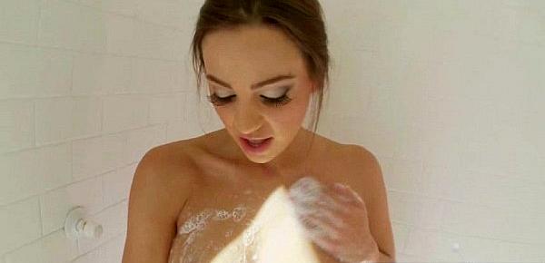  Solo Girl Get To Orgams With All Kind Of Sex Toys video-01